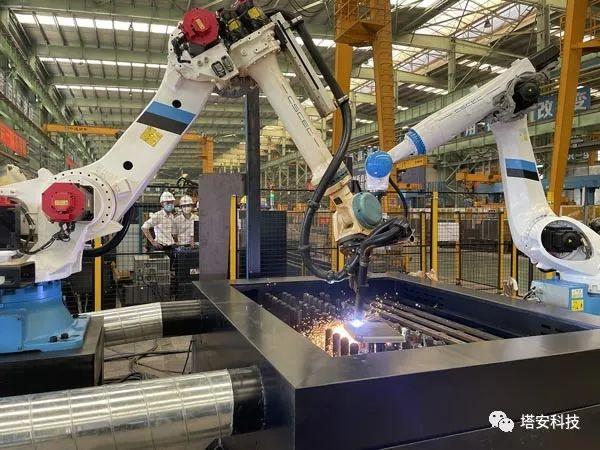 6月10日,由中建钢构智能制造研究院研发的首套机器人智能装备产品